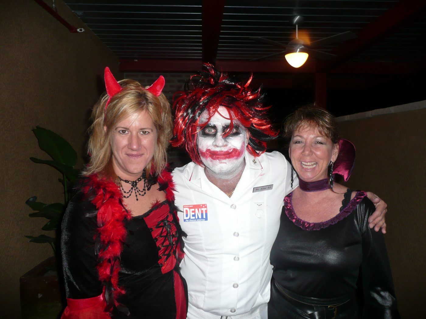 2008-10-31-novaween-2-julie-chris-and-gale
