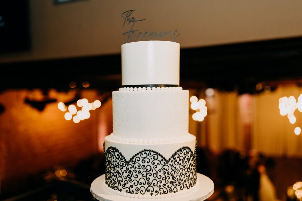 Timeless Black and White Wedding Cake Ideas